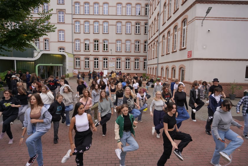 IV Liceum Ogólnokształcące przy ul. Świstackiego świętuje 75. urodziny.