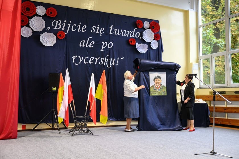 Uroczystości nadania imienia Szkole Podstawowej nr 4 we Wrocławiu