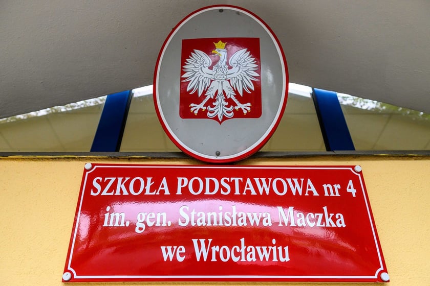 Uroczystości nadania imienia Szkole Podstawowej nr 4 we Wrocławiu