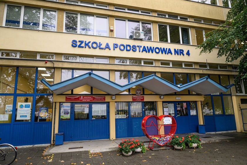 Uroczystości nadania imienia Szkole Podstawowej nr 4 we Wrocławiu