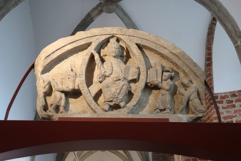 Tympanom Jaksy przechowywany w Muzeum Architektury. Naprawdę warto odwiedzić