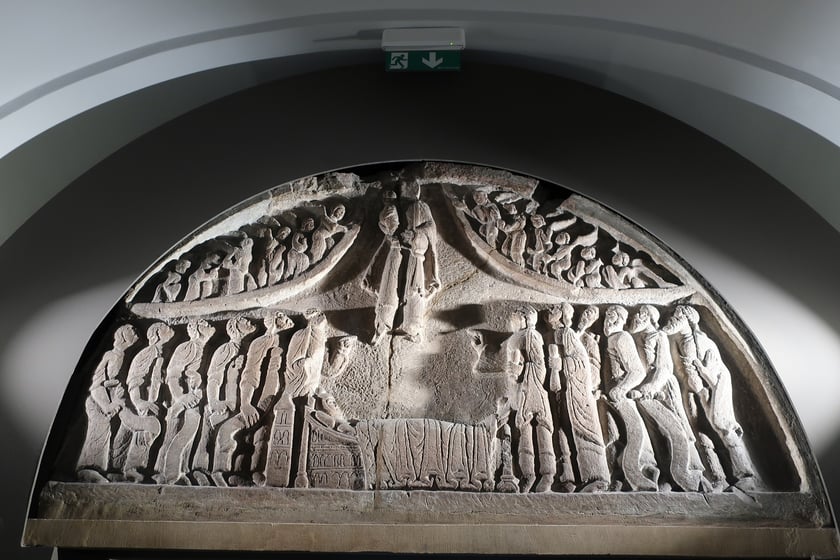 Tympanon z Ołbina z zaśnięciem Najświętszej Marii Panny przechowywany w Muzeum Narodowym