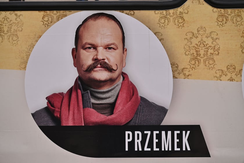 Plebiscyt Złoty Wąs lansuje męską profilaktykę zdrowotną. Do akcji włączyło się MPK udostępniając tramwaj, który promuje akcję.