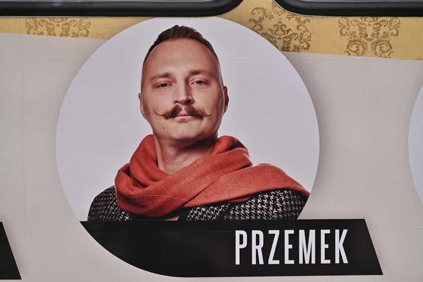 Plebiscyt Złoty Wąs lansuje męską profilaktykę zdrowotną. Do akcji włączyło się MPK udostępniając tramwaj, który promuje akcję.