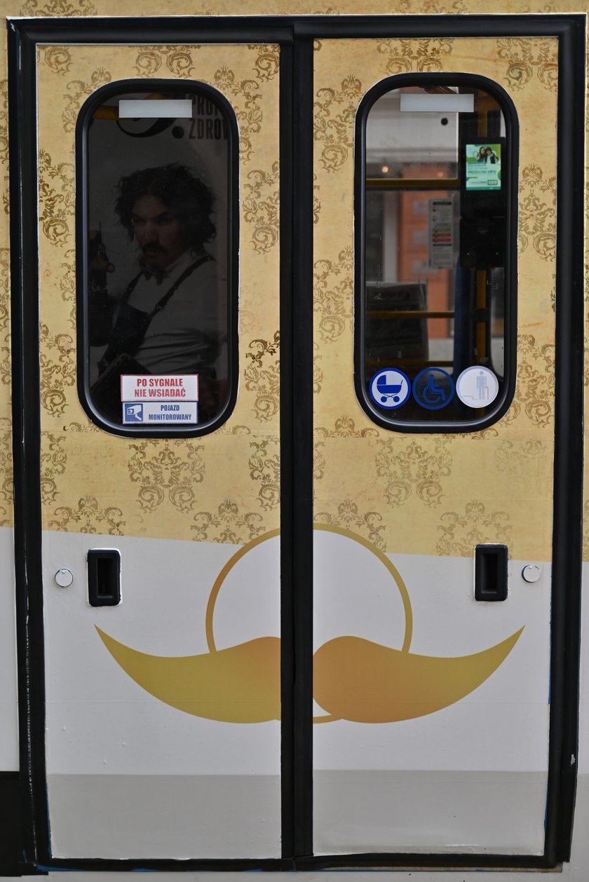 Plebiscyt Złoty Wąs lansuje męską profilaktykę zdrowotną. Do akcji włączyło się MPK udostępniając tramwaj, który promuje akcję.