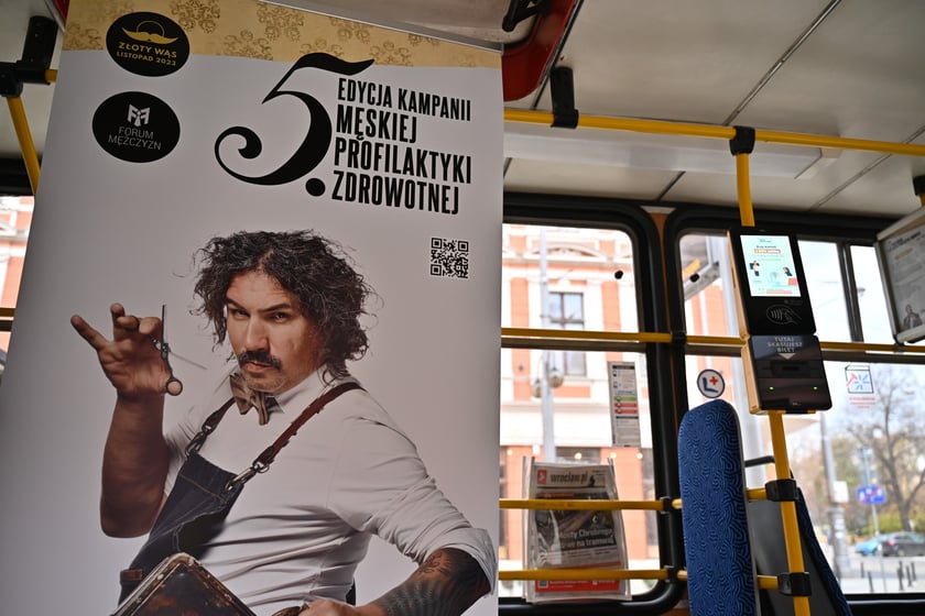 Plebiscyt Złoty Wąs lansuje męską profilaktykę zdrowotną. Do akcji włączyło się MPK udostępniając tramwaj, który promuje akcję.