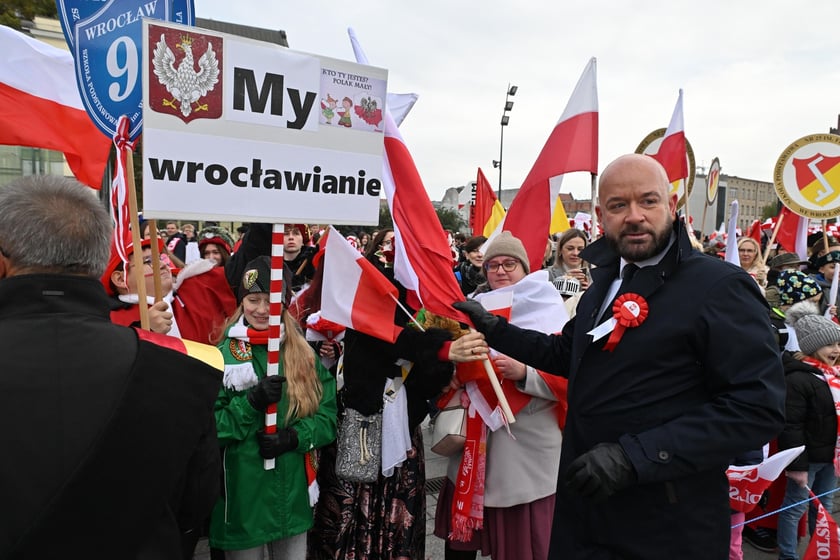 Uczestnicy parady 11 listopada 2023 r.