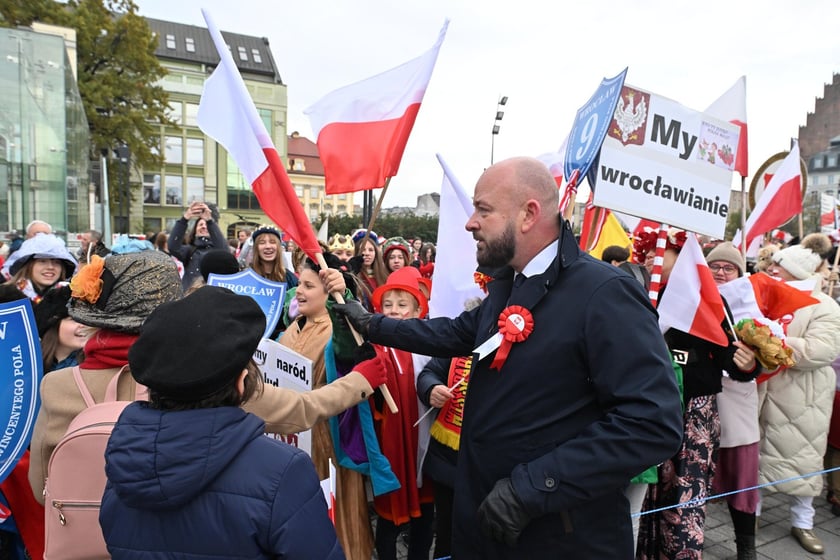 Uczestnicy parady 11 listopada 2023 r.