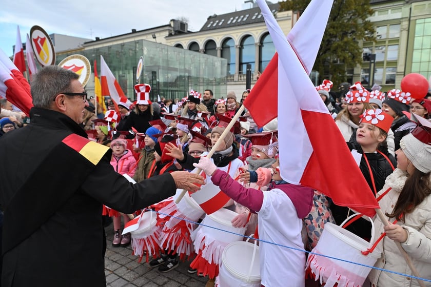 Uczestnicy parady 11 listopada 2023 r.