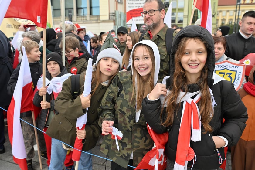 Uczestnicy parady 11 listopada 2023 r.