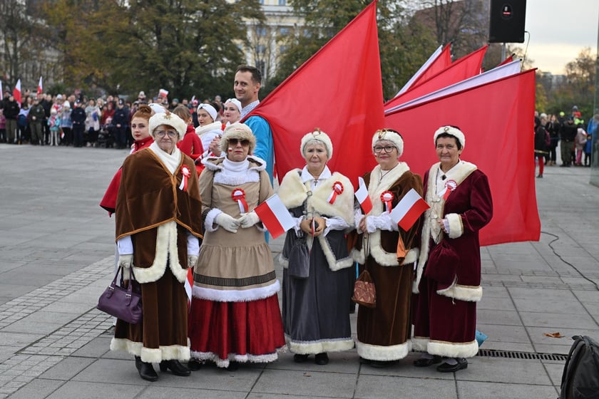 Uczestnicy parady 11 listopada 2023 r.