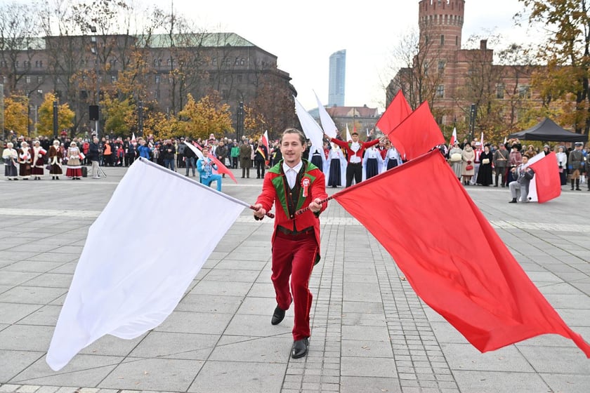 Uczestnicy parady 11 listopada 2023 r.