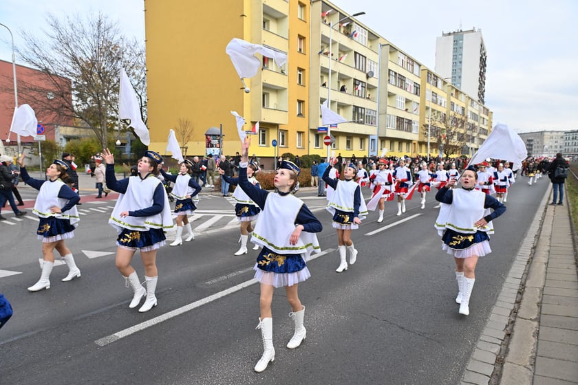 Uczestnicy parady 11 listopada 2023 r.