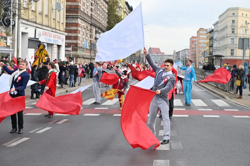 Uczestnicy parady 11 listopada 2023 r.