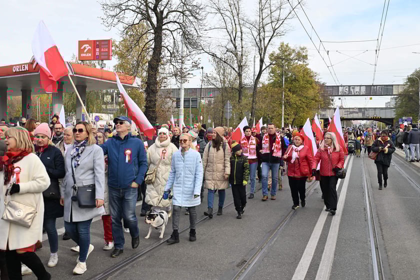 Uczestnicy parady 11 listopada 2023 r.