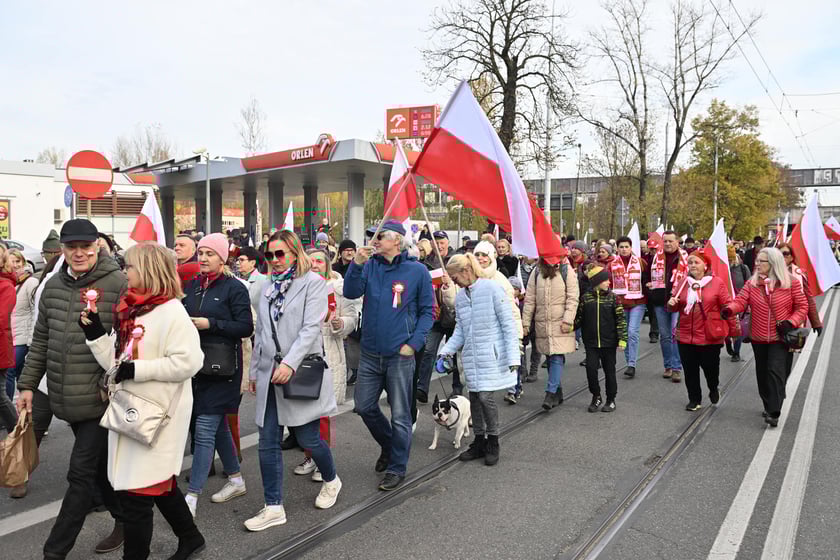 Uczestnicy parady 11 listopada 2023 r.