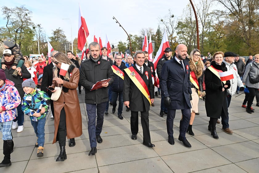 Uczestnicy parady 11 listopada 2023 r.