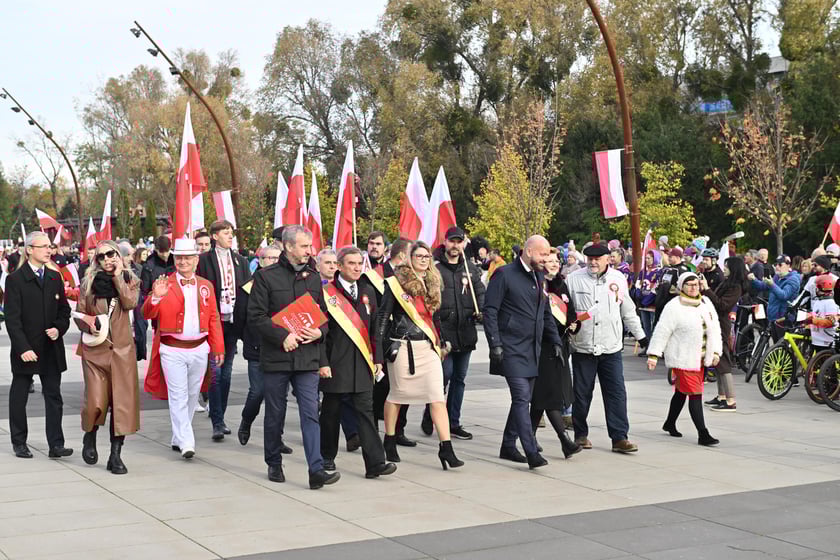 Uczestnicy parady 11 listopada 2023 r.