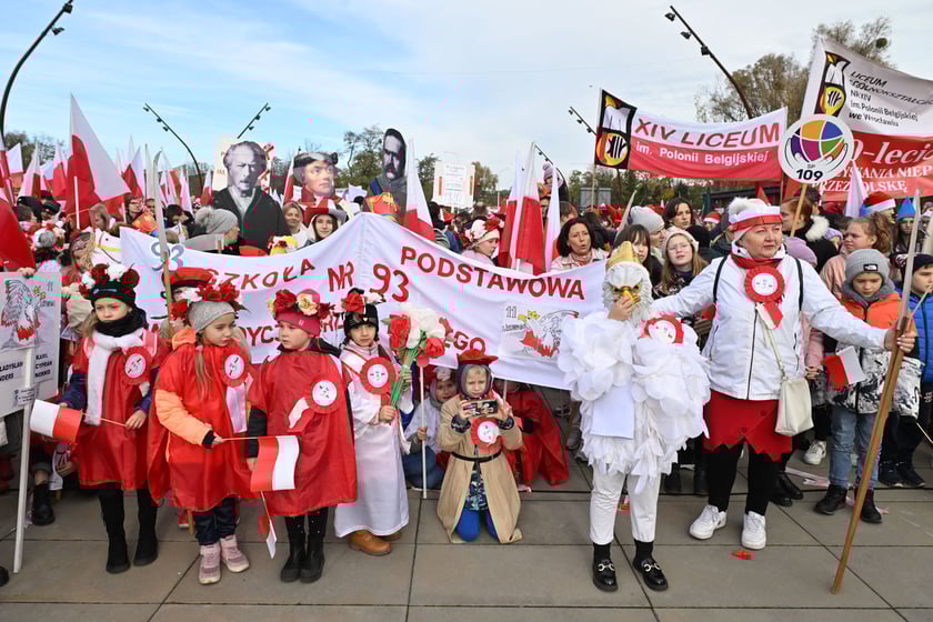 Uczestnicy parady 11 listopada 2023 r.