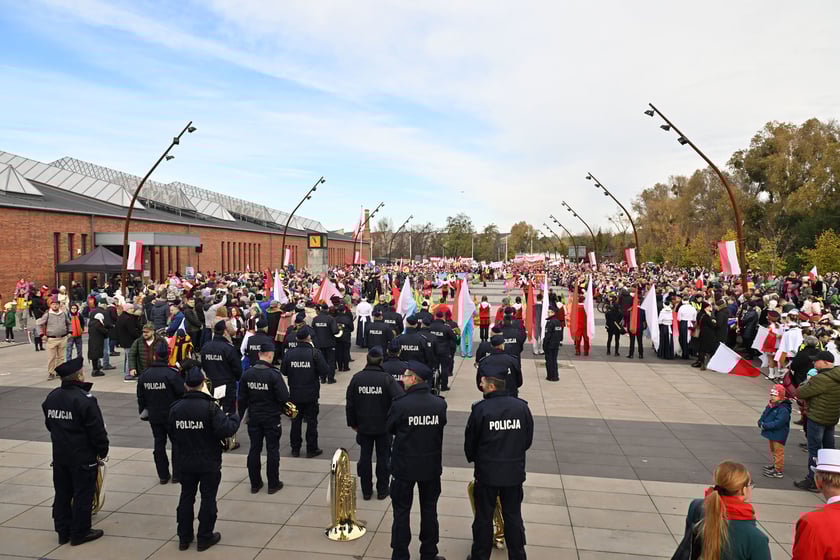 Uczestnicy parady 11 listopada 2023 r.