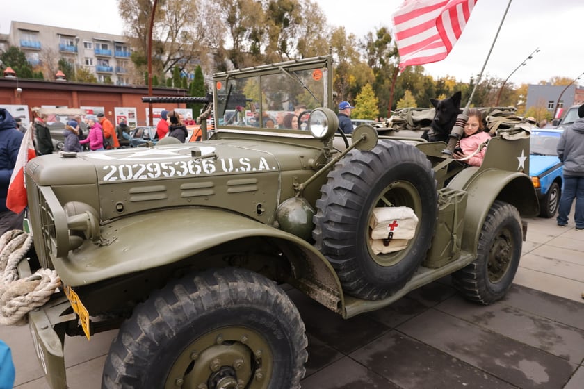 Zlot motoryzacyjnych klasyków pod Zajezdnią, 12 listopada 2023
