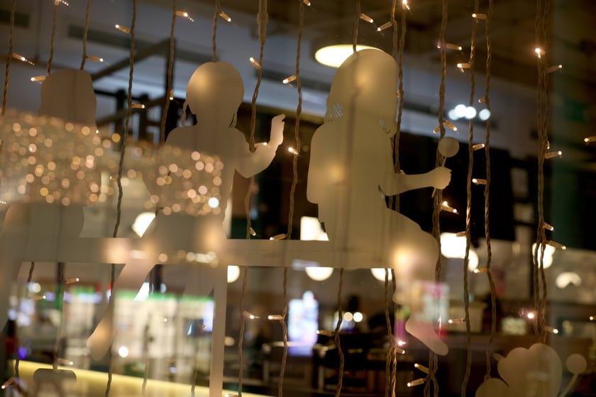 Iluminacje świąteczne wok&oacute;ł wrocławskich galerii