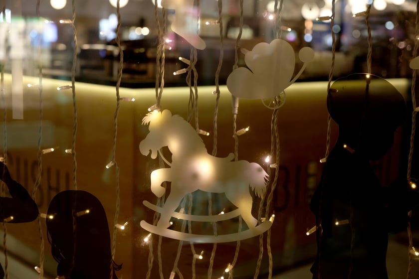 Iluminacje świąteczne wok&oacute;ł wrocławskich galerii