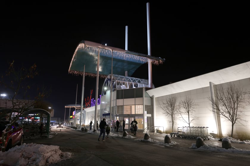 Iluminacje świąteczne wok&oacute;ł wrocławskich galerii