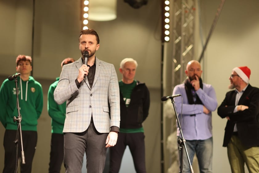 Paczki Dobrych Relacji 2023 dla dzieci i ich opiekun&oacute;w z rodzin zastępczych (10 grudnia 2023 Tarczyński Arena)