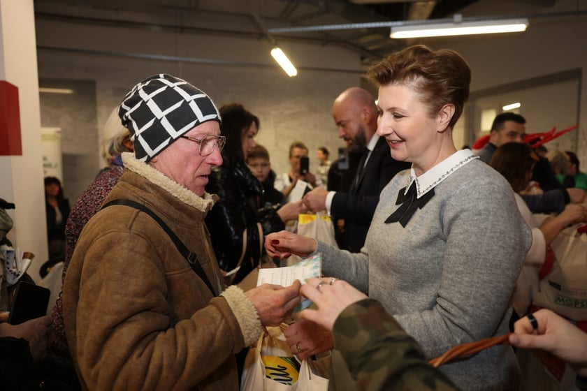 W świątecznym nastroju Paczki Dobrych Relacji otrzymali podopieczni wrocławskiego MOPS-u.