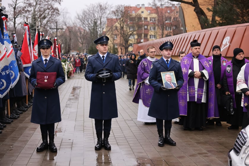 Pogrzeb Ireneusza Michalaka, policjanta, który został zastrzelony w trakcie służby