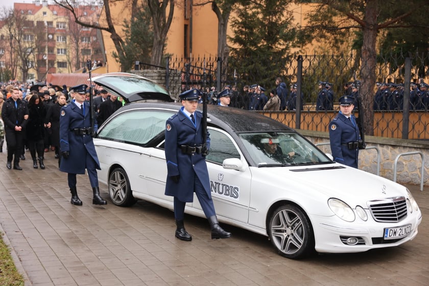 Pogrzeb Ireneusza Michalaka, policjanta, który został zastrzelony w trakcie służby