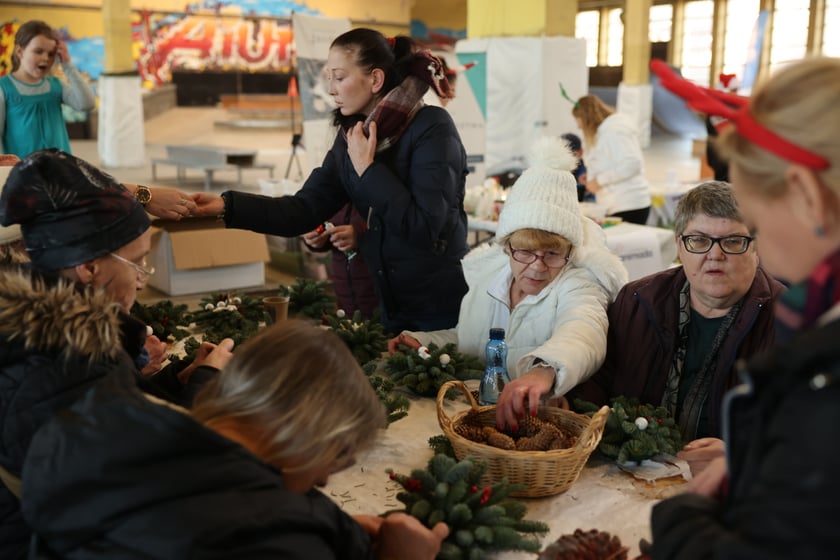 Paczki Dobrych Relacji w Centrum Sektor 3 przy ulicy Legnickiej, Wrocław 18.12.2023