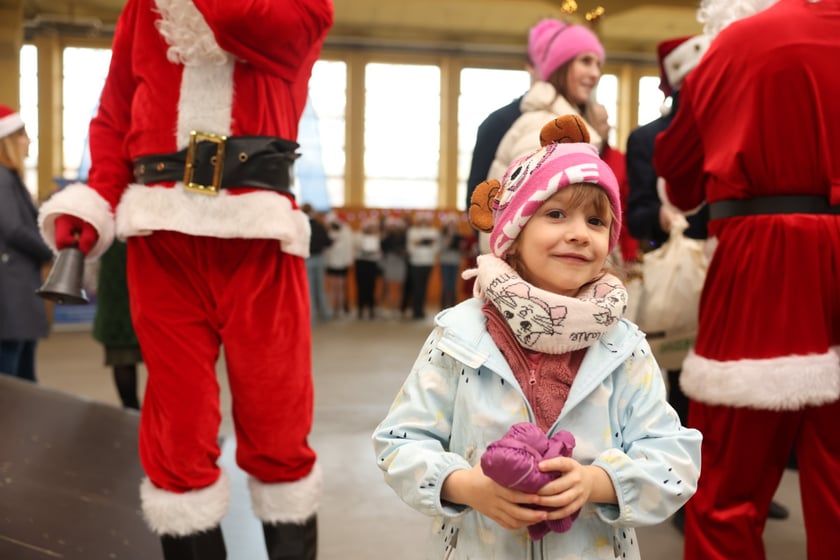 Paczki Dobrych Relacji w Centrum Sektor 3 przy ulicy Legnickiej, Wrocław 18.12.2023