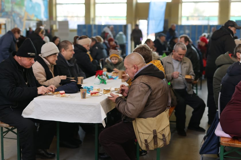 Paczki Dobrych Relacji w Centrum Sektor 3 przy ulicy Legnickiej, Wrocław 18.12.2023