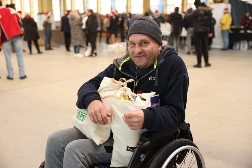 Paczki Dobrych Relacji w Centrum Sektor 3 przy ulicy Legnickiej, Wrocław 18.12.2023