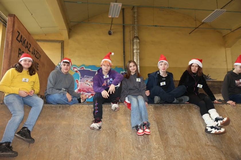 Paczki Dobrych Relacji w Centrum Sektor 3 przy ulicy Legnickiej, Wrocław 18.12.2023