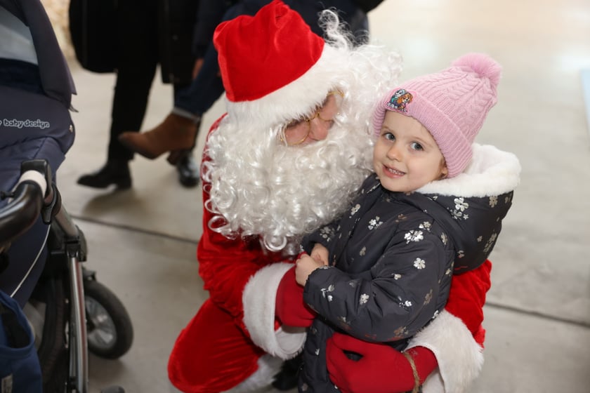 Paczki Dobrych Relacji w Centrum Sektor 3 przy ulicy Legnickiej, Wrocław 18.12.2023