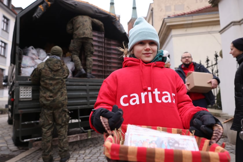 Caritas rozdał paczki potrzebującym w ramach akcji ''Niosę dobro''