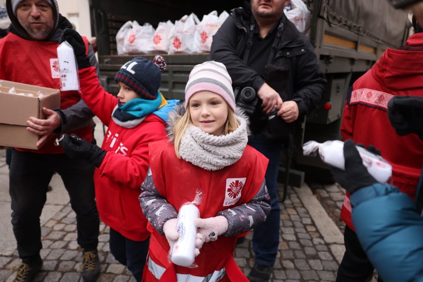 Caritas rozdał paczki potrzebującym w ramach akcji ''Niosę dobro''