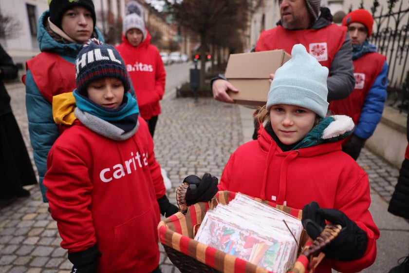 Caritas rozdał paczki potrzebującym w ramach akcji ''Niosę dobro''