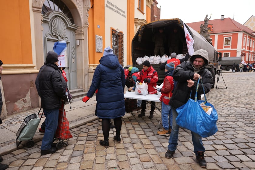 Caritas rozdał paczki potrzebującym w ramach akcji ''Niosę dobro''