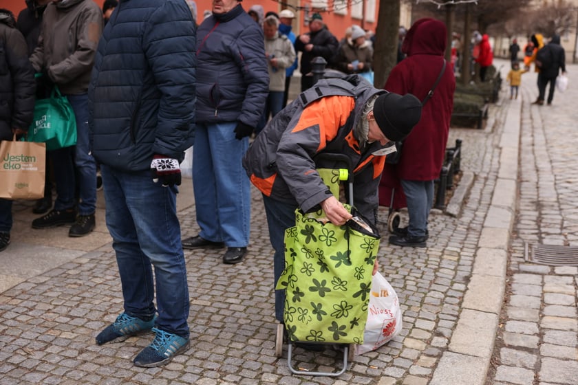Caritas rozdał paczki potrzebującym w ramach akcji ''Niosę dobro''