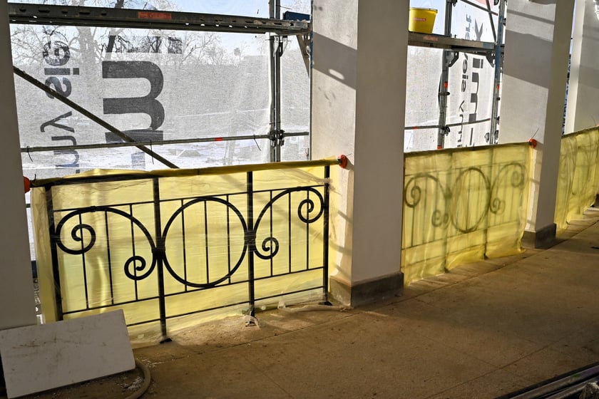 Takie balustrady montowane są na Bastionie Sakwowym.