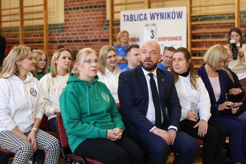 Prezentacja wyremontowanej sali gimnastycznej&nbsp;w XVII Liceum Og&oacute;lnokształcącym im. Agnieszki Osieckiej