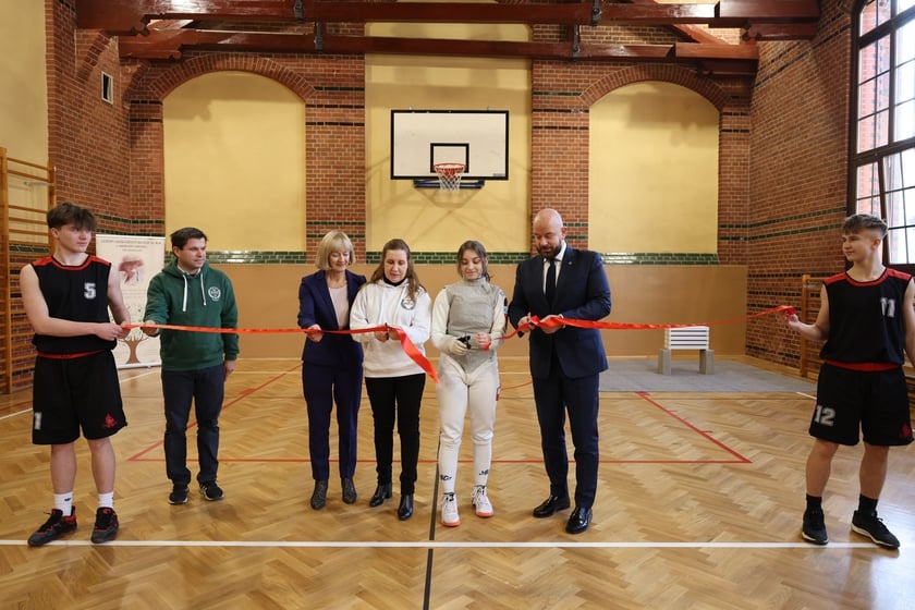 Prezentacja wyremontowanej sali gimnastycznej&nbsp;w XVII Liceum Og&oacute;lnokształcącym im. Agnieszki Osieckiej