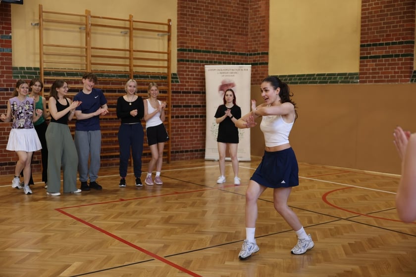 Prezentacja wyremontowanej sali gimnastycznej&nbsp;w XVII Liceum Og&oacute;lnokształcącym im. Agnieszki Osieckiej