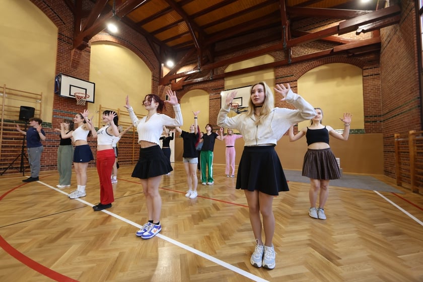Prezentacja wyremontowanej sali gimnastycznej&nbsp;w XVII Liceum Og&oacute;lnokształcącym im. Agnieszki Osieckiej