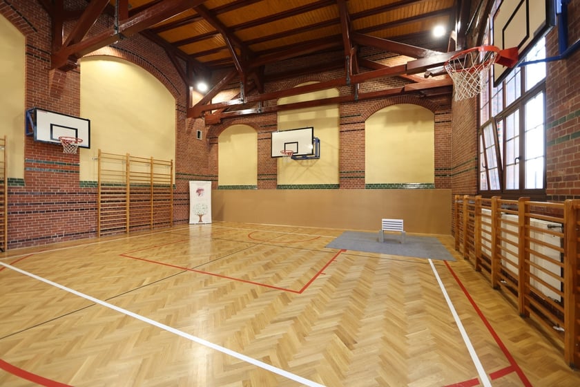 Prezentacja wyremontowanej sali gimnastycznej&nbsp;w XVII Liceum Og&oacute;lnokształcącym im. Agnieszki Osieckiej