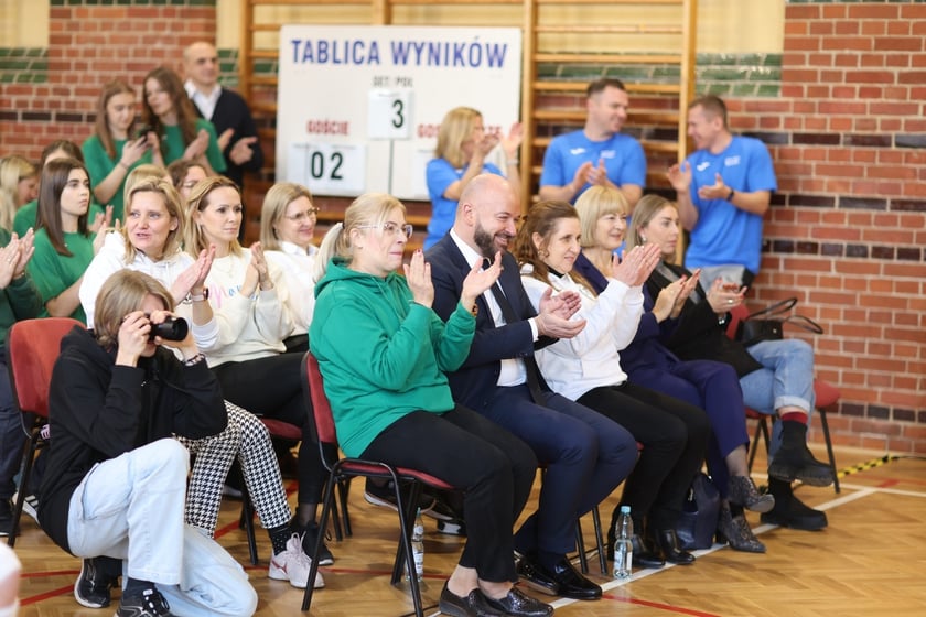 Prezentacja wyremontowanej sali gimnastycznej&nbsp;w XVII Liceum Og&oacute;lnokształcącym im. Agnieszki Osieckiej